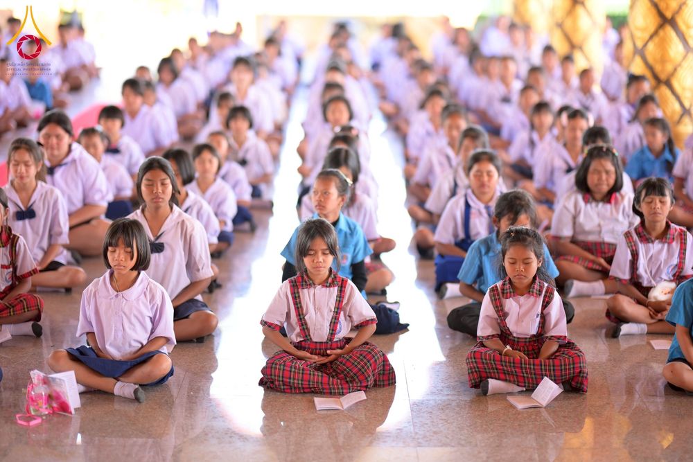 ภาพ No.274874:วันที่ 28 พฤศจิกายน พ.ศ. 2568 รวมพลังเด็กดี V-Star ผู้นำฟื้นฟูศีลธรรมโลก ประจำปี 2568 จังหวัดอุบลราชธานี ณ วัดป่าอุบลแก้ว อ.วารินชำราบ จ.อุบลราชธานี