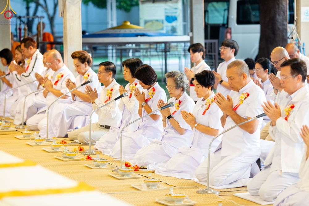 ภาพ No.188923:พิธีถวายภัตตาหารเป็นสังฆทาน แด่พระธรรมยาตรา ในโครงการธรรมยาตรา กตัญญูบูชา มหาปูชนียาจารย์ พระมงคลเทพมุนี(สด จนฺทสโร) พระผู้ปราบมาร ปีที่ 13 ณ อนุสรณ์สถานมหาวิหารพระมงคลเทพมุนี (โลตัสแลนด์) อ.สองพี่น้อง จ.สุพรรณบุรี วันที่ 4 มกราคม พ.ศ.2568
