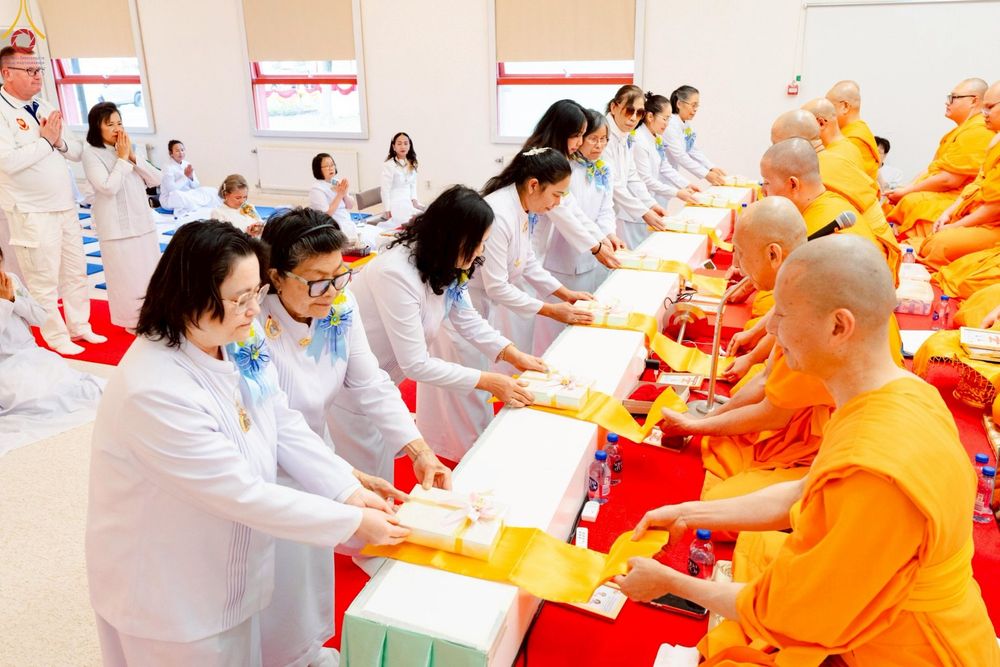 ภาพ No.260637:วันอาทิตย์ที่ 19 ตุลาคม พ.ศ. 2568 พิธีทอดกฐิน วัดพระธรรมกายสตอกโฮล์ม ประเทศสวีเดน 