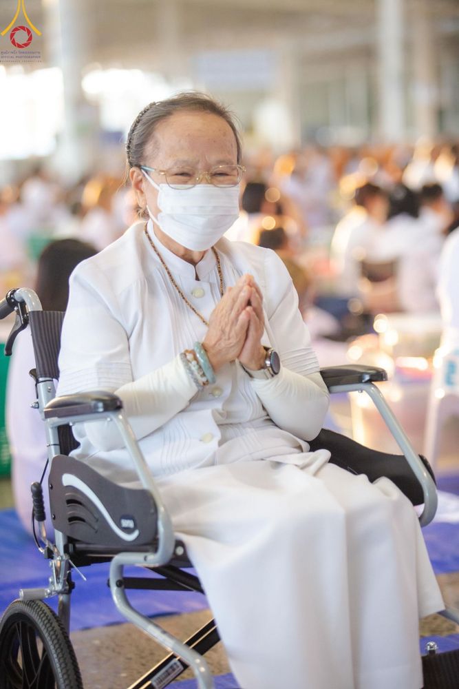 ภาพ No.158941:พิธีตักบาตร ในวันอาทิตย์ต้นเดือน วันที่ 6 ตุลาคม พ.ศ. 2567 ณ สภาธรรมกายสากล วัดพระธรรมกาย