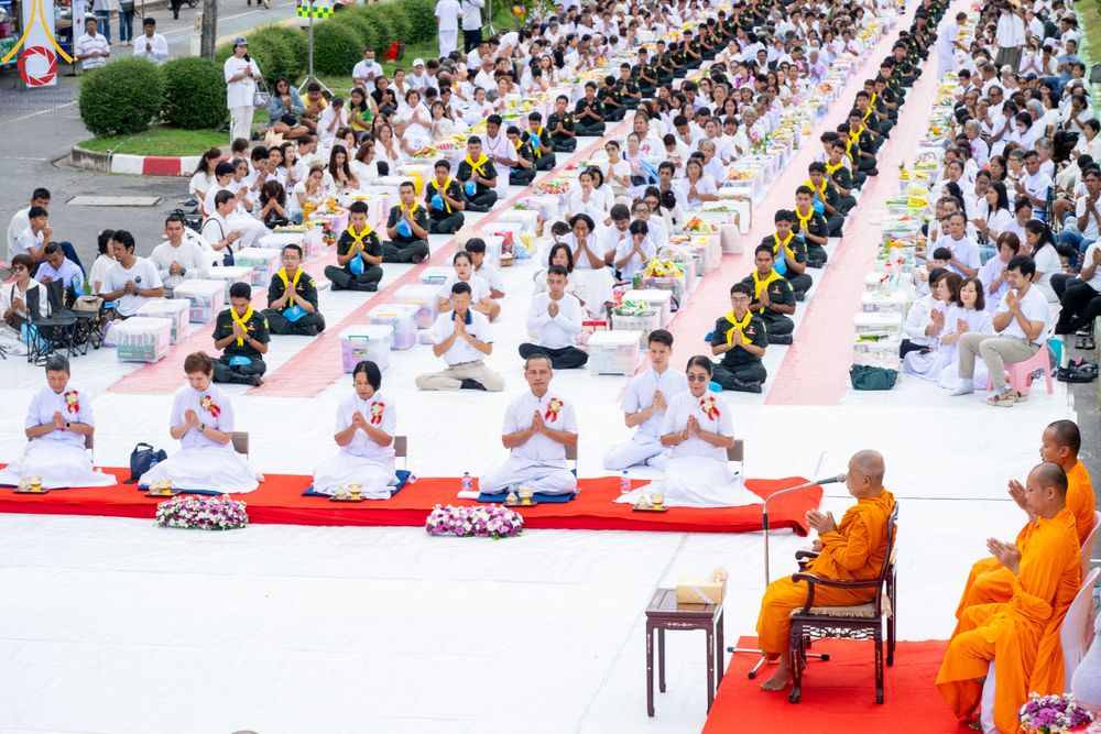 ภาพ No.341177:วันที่ 27 กรกฎาคม พ.ศ. 2569 พิธีตักบาตรพระ 1,000 รูป เมืองพัทลุง  ณ ถนนราเมศวร์ อ.เมือง จ.พัทลุง