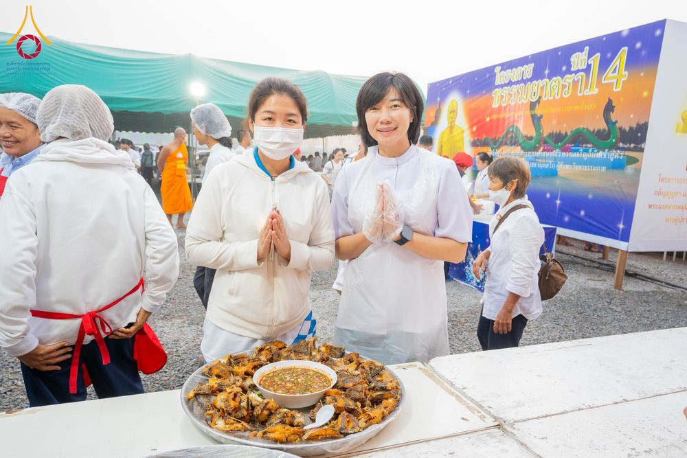 ภาพ No.298508:วันที่ 20 มกราคม พ.ศ. 2569 พิธีถวายภัตตาหารเป็นสังฆทาน แด่พระธรรมยาตรา ณ อนุสรณ์สถานบางปลา วัดบางปลา อำเภอบางเลน จังหวัดนครปฐม ในโครงการธรรมยาตรา กตัญญูบูชา มหาปูชนียาจารย์ พระมงคลเทพมุนี(สด จนฺทสโร) พระผู้ปราบมาร อนุสรณ์สถาน 7 แห่ง ปีที่ 14