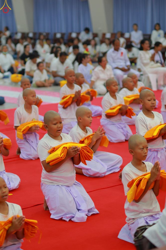 ภาพ No.320182:วันเสาร์ที่ 4 เมษายน 2569 พิธีตัดปอยผม ขอขมาผู้ปกครอง  มอบบาตร-ผ้าไตร และพิธีบรรพชาสามเณร 87 รูป  ณ ศูนย์ปฏิบัติธรรมระยอง(บ้านช่องลม)  ต.บางบุตร อ.บ้านค่าย จ.ระยอง