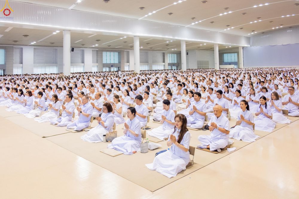 ภาพ No.328119:วันอาทิตย์ต้นเดือนที่ 3 พฤษภาคม พ.ศ.2569 พิธีบูชาข้าวพระ ณ วัดพระธรรมกาย