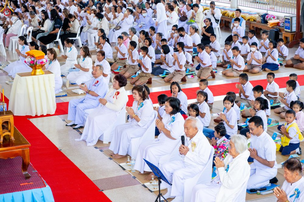 ภาพ No.293300:วันที่ 12 มกราคม พ.ศ. 2569 พิธีทอดผ้าป่าทำนุบำรุงศาสนสถาน ณ วัดพรสวรรค์ อ.สองพี่น้อง จ.สุพรรณบุรี ในโครงการธรรมยาตรา กตัญญูบูชา มหาปูชนียาจารย์ พระมงคลเทพมุนี(สด จนฺทสโร) พระผู้ปราบมาร อนุสรณ์สถาน 7 แห่ง ปีที่ 14