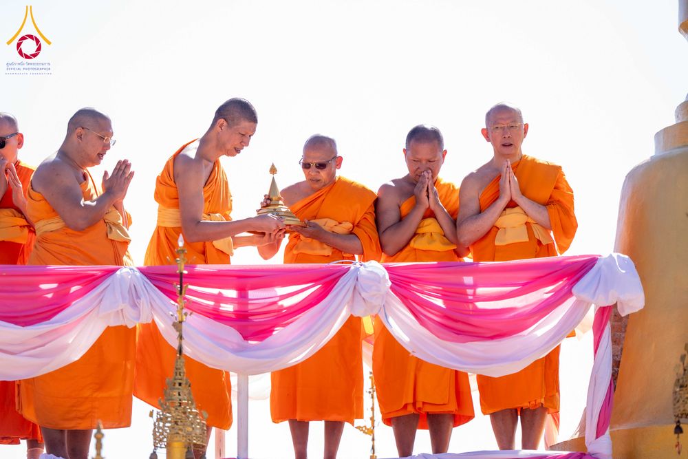 ภาพ No.309192:วันเสาร์ที่ 7 กุมภาพันธ์ พ.ศ.2569 พิธีบรรจุพระบรมสารีริกธาตุ ประดิษฐาน  ณ เจดีย์วัดทุ่งเจริญธรรม อ.อมก๋อย จ.เชียงใหม่