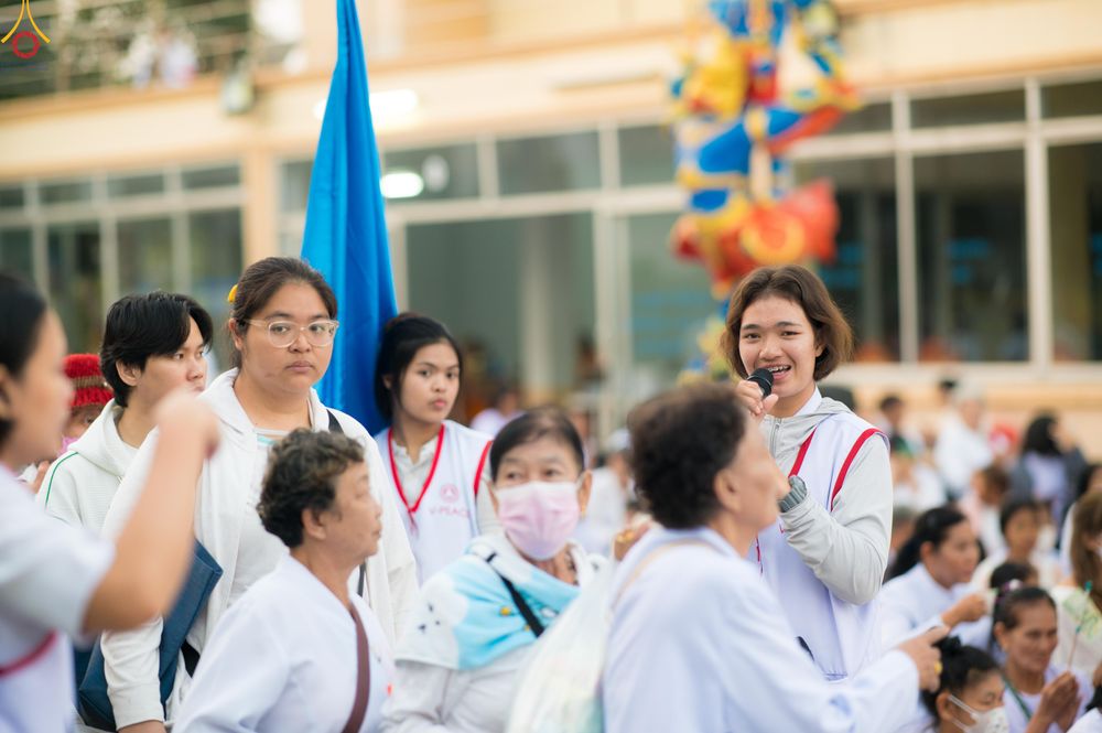 ภาพ No.301516:ภาพเบื้องหลังอาสาสมัครรวมใจ ชุดที่ 4 ในโครงการธรรมยาตรา กตัญญูบูชา มหาปูชนียาจารย์ พระมงคลเทพมุนี(สด จนฺทสโร) พระผู้ปราบมาร อนุสรณ์สถาน 7 แห่ง ปีที่ 14