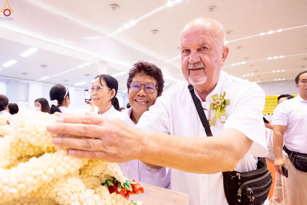 ภาพ No.243772:วันอาทิตย์ที่ 7 กันยายน พ.ศ. 2568 พิธีบูชาครูผู้ค้นพบวิชชาธรรมกาย , พิธีบูชาข้าวพระ ณ สภาธรรมกายสากล วัดพระธรรมกาย