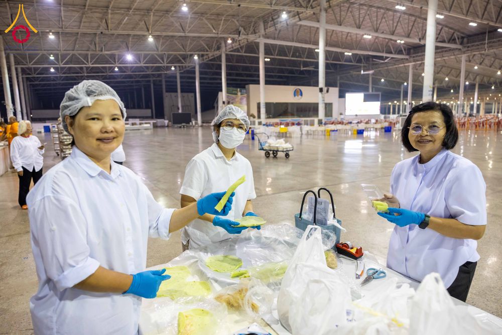 ภาพ No.306115:วันที่ 30 มกราคม พ.ศ. 2569 พิธีถวายภัตตาหารเป็นสังฆทาน แด่พระธรรมยาตรา ณ วัดพระธรรมกาย  จังหวัดปทุมธานี ในโครงการธรรมยาตรา กตัญญูบูชา มหาปูชนียาจารย์ พระมงคลเทพมุนี(สด จนฺทสโร) พระผู้ปราบมาร อนุสรณ์สถาน 7 แห่ง ปีที่ 14