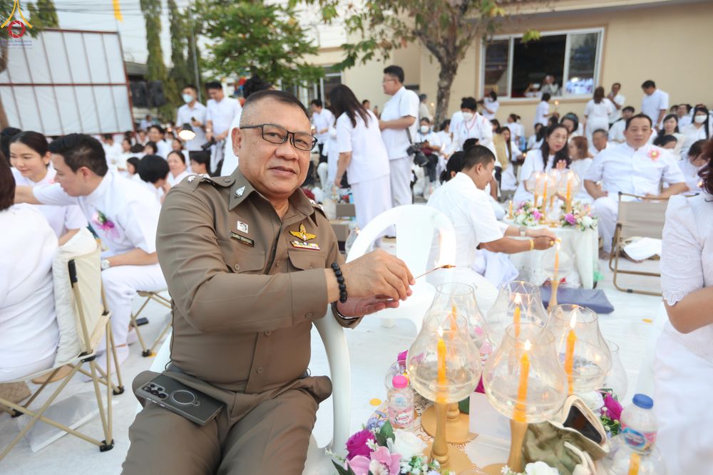 ภาพ No.297040:วันที่ 17 มกราคม พ.ศ. 2569 พิธีจุดประทีปถวายเป็นพุทธบูชา และบูชาธรรมมหาปูชนียาจารย์ (ภาพชุดที่ 2) ณ วัดโบสถ์บน ต.บางคูเวียง จ.นนทบุรี อนุสรณ์สถานลำดับที่ 4 สถานที่เกิดด้วยกายธรรม ในโครงการธรรมยาตรา กตัญญูบูชา มหาปูชนียาจารย์ พระมงคลเทพมุนี(สด จนฺทสโร) พร