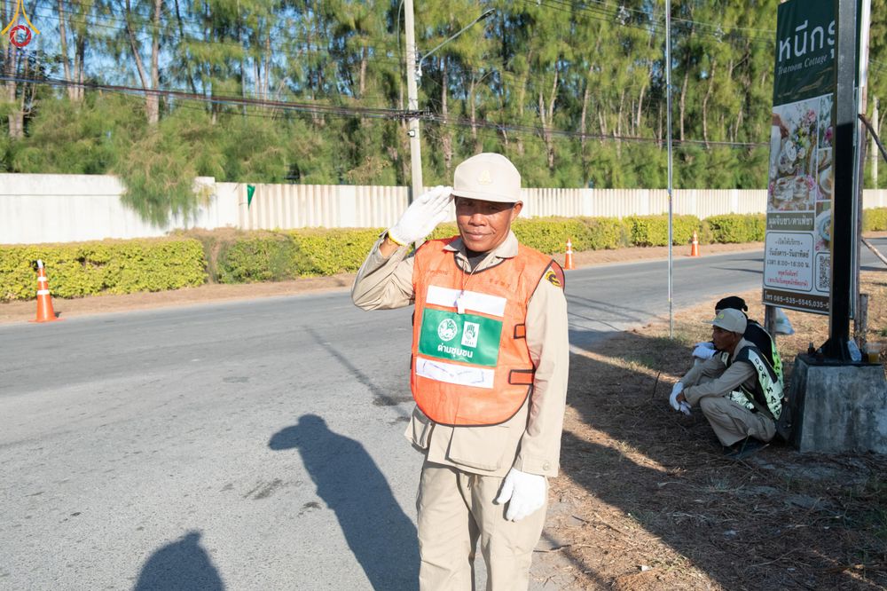 ภาพ No.301475:ภาพเบื้องหลังอาสาสมัครรวมใจ ชุดที่ 4 ในโครงการธรรมยาตรา กตัญญูบูชา มหาปูชนียาจารย์ พระมงคลเทพมุนี(สด จนฺทสโร) พระผู้ปราบมาร อนุสรณ์สถาน 7 แห่ง ปีที่ 14