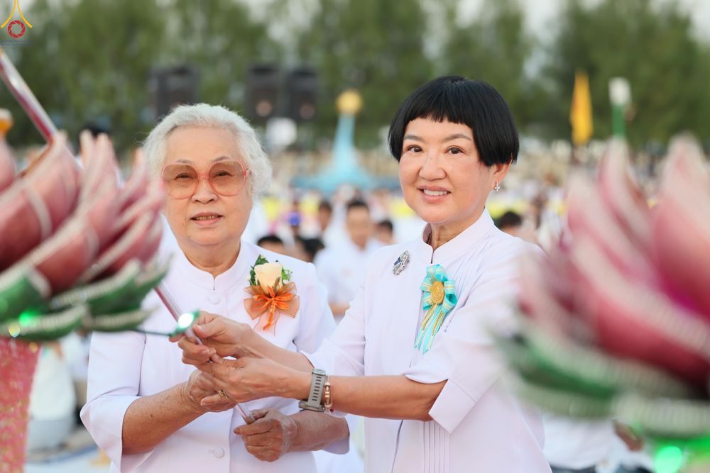 ภาพ No.302157:วันที่ 23 มกราคม พ.ศ. 2569 พิธีจุดประทีปธรรมถวายเป็นพุทธบูชา (ภาพชุดที่ 2) และบูชาธรรมมหาปูชนียาจารย์  ณ อนุสรณ์สถานลำดับที่ 5 สถานที่เผยแผ่วิชชาธรรมกายครั้งแรก อนุสรณ์สถานบางปลา วัดบางปลา อำเภอบางเลน จังหวัดนครปฐม ในโครงการธรรมยาตรา กตัญญูบูชา มหาปูชนีย