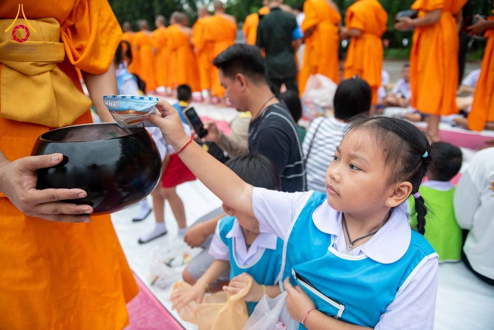 ภาพ No.350038:วันที่ 17 กันยายน พ.ศ. 2569 พิธีตักบาตรเข้าพรรษา 109 รูป ถวายเป็นพระราชกุศลสมเด็จพระบรมราชชนนีพันปีหลวง  ณ โรงเรียนสังข์อ่ำวิทยา อำเภอคลองหลวง จังหวัดปทุมธานี