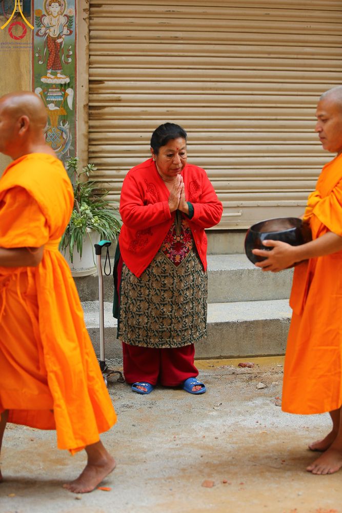 ภาพ No.317277:วันอังคารที่ 31 มีนาคม พ.ศ.2569 จาริกบิณฑบาตแห่งศรัทธา จากวัดอเชศวรสู่สี่แยกปาตันและวัดศรี ประเทศเนปาล