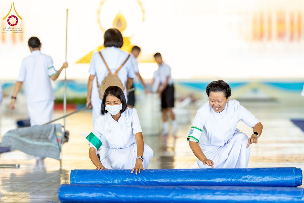 ภาพ No.256915:วันที่ 5 ตุลาคม พ.ศ. 2568 พิธีตักบาตร ข้าวสารอาหารแห้ง ณ บ้านแก้วเรือนทองคุณยายฯ สภาธรรมกายสากล วัดพระธรรมกาย