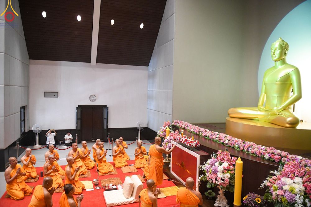 ภาพ No.199816:โครงการอุปสมบทหมู่บูชาธรรม 116 ปี คุณยายอาจารย์มหารัตนอุบาสิกาจันทร์ ขนนกยูง โครงการอุปสมบทหมู่ธรรมทายาท ระดับอุดมศึกษา รุ่นที่ 51 ภาคฤดูหนาว  ณ โบสถ์พระไตรปิฏก วัดพระธรรมกาย จ.ปทุมธานี  วันที่ 11 มกราคม พ.ศ. 2568 โดยมีพระครูปลัดรัตนวีรวัฒน์ เจ้าอาวาสวัด