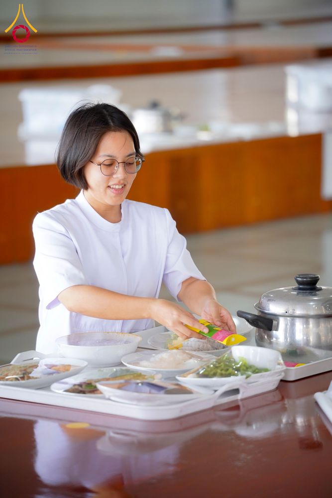 ภาพ No.320655:วันที่ 11 เมษายน พ.ศ.2569 พิธีถวายภัตตาหารเมนูสวรรค์ เพื่อการบรรลุธรรม ณ หอฉันคุณยายอาจารย์ฯ วัดพระธรรมกาย