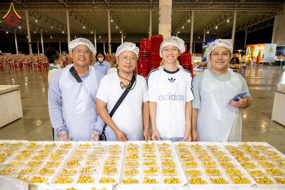 ภาพ No.305242:วันที่ 29 มกราคม พ.ศ. 2569 พิธีถวายภัตตาหารเป็นสังฆทาน แด่พระธรรมยาตรา ณ วัดพระธรรมกาย  จังหวัดปทุมธานี ในโครงการธรรมยาตรา กตัญญูบูชา มหาปูชนียาจารย์ พระมงคลเทพมุนี(สด จนฺทสโร) พระผู้ปราบมาร อนุสรณ์สถาน 7 แห่ง ปีที่ 14