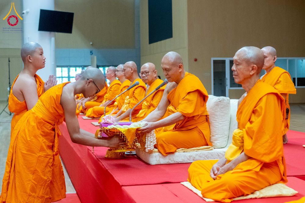 ภาพ No.319572:วันเสาร์ที่ 4 เมษายน พ.ศ.2569 พิธีขอขมา มอบผ้าไตร และถวายบาตรแด่นาคธรรมทายาท ในโครงการบรรพชาสามเณรฟื้นฟูพระพุทธศาสนาทั่วไทย โครงการหน่อแก้วเปรียญธรรม รุ่นที่ 14 โครงการสามเณรยุวธรรมทายาท รุ่นที่ 34 โครงการสามเณรมัชฌิมธรรมทายาท รุ่นที่ 30 ณ สภาธรรมกายสากล