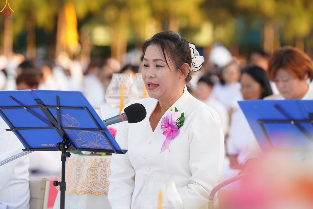 ภาพ No.292000:วันที่ 10 มกราคม พ.ศ. 2569 พิธีจุดประทีปถวายเป็นพุทธบูชา และบูชาธรรมมหาปูชนียาจารย์  ณ อนุสรณ์สถานคลองบางนางแท่น อ.สามพราน จ.นครปฐม ในโครงการธรรมยาตรา กตัญญูบูชา มหาปูชนียาจารย์ พระมงคลเทพมุนี(สด จนฺทสโร) พระผู้ปราบมาร อนุสรณ์สถาน 7 แห่ง ปีที่ 14