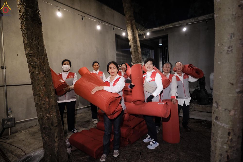 ภาพ No.296346:ภาพเบื้องหลังอาสาสมัครรวมใจ ชุดที่ 2 ในโครงการธรรมยาตรา กตัญญูบูชา มหาปูชนียาจารย์ พระมงคลเทพมุนี(สด จนฺทสโร) พระผู้ปราบมาร อนุสรณ์สถาน 7 แห่ง ปีที่ 14