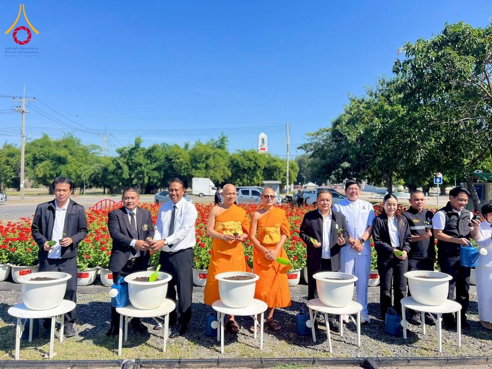 ภาพ No.271942:วันที่ 22 พฤศจิกายน พ.ศ. 2568 ผู้ว่าฯ ปทุมธานี ลงพื้นที่เยี่ยม “อำเภอคลองหลวง” พร้อมชมการเตรียมความพร้อมเทศกาลสวนดอกไม้ปทุมธานี “ทุ่งสวรรค์ ตะวันฉาย” ณ วัดพระธรรมกาย