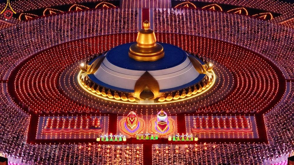ภาพ No.200628:พิธีจุดประทีปถวายเป็นพุทธบูชา และบูชาธรรมมหาปูชนียาจารย์ ณ อนุสรณ์สถานบางปลา วัดบางปลา อำเภอบางเลน จังหวัดนครปฐม ในโครงการธรรมยาตรา กตัญญูบูชา มหาปูชนียาจารย์ พระมงคลเทพมุนี(สด จนฺทสโร) พระผู้ปราบมาร อนุสรณ์สถาน 7 แห่ง ปีที่ 13 วันที่ 23 มกราคม พ.ศ. 2568