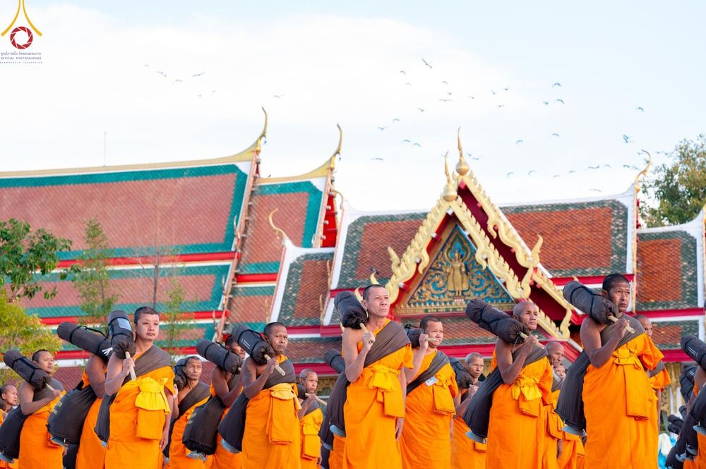 ภาพ No.194200:พระธรรมยาตราปฏิบัติธรรม และถ่ายภาพหมู่ประวัติศาสตร์ ณ วัดสองพี่น้อง ต.ต้นตาล อ.สองพี่น้อง จ.สุพรรณบุรี ในโครงการธรรมยาตรา กตัญญูบูชา มหาปูชนียาจารย์ พระมงคลเทพมุนี(สด จนฺทสโร) พระผู้ปราบมาร อนุสรณ์สถาน 7 แห่ง ปีที่ 13 วันที่ 12 มกราคม พ.ศ. 2568