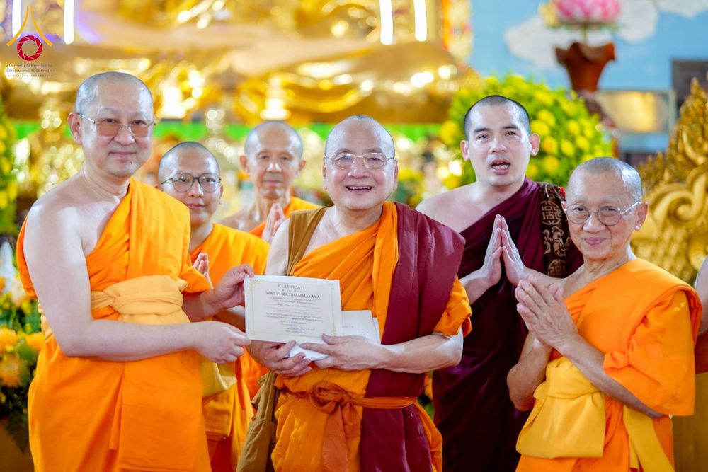 ภาพ No.274132:วันที่ 23 พฤศจิกายน พ.ศ. 2568 ประธานมูลนิธิธรรมกาย ถวายปัจจัยสมทบกฐินแด่ วัดเทียนเวียนเฟื้อกเซิน ศูนย์วิปัสสนาที่มีชื่อเสียง มากกว่า 50 ปีในเวียดนาม