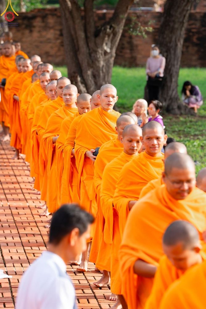 ภาพ No.138547:พิธีตักบาตร วัดราชบูรณะ จ.พระนครศรีอยุธยา วันที่ 25 พฤษภาคม พ.ศ.2567