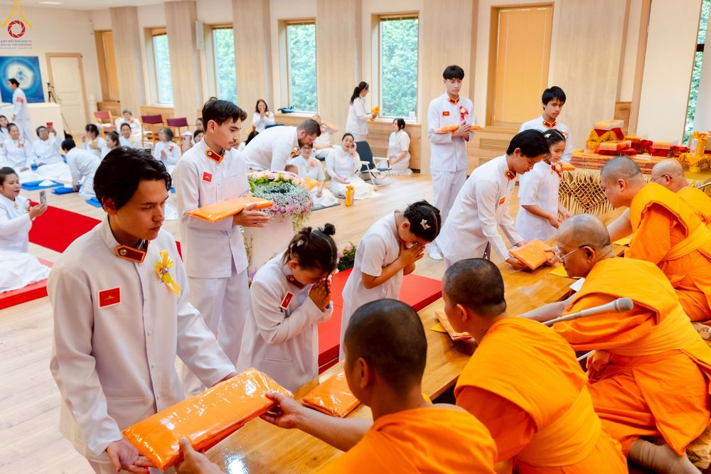 ภาพ No.254114:วันที่ 12 ตุลาคม พ.ศ. 2568 พิธีทอดกฐินวัดพระธรรมกายบูโรส ประเทศสวีเดน