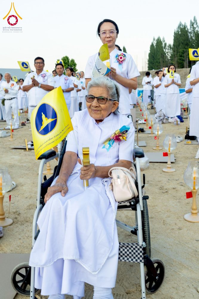 ภาพ No.275107:วันอาทิตย์ที่ 30 พฤศจิกายน พ.ศ. 2568 พิธีตอกเสาเข็ม "สร้างองค์พระเจดีย์เพื่อสร้างสันติภาพโลก" ต้นสุดท้าย ณ ศูนย์ปฏิบัติธรรมระยอง (บ้านช่องลม)