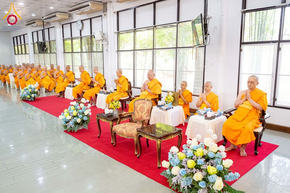 ภาพ No.276709:วันเสาร์ที่ 6 ธันวาคม พ.ศ. 2568 พิธีมุทิตาสักการะ เนื่องในโอกาสที่พระเดชพระคุณพระพรหมดิลก เจ้าอาวาสวัดสามพระยา วรวิหาร เมตตาเป็นประธานในพิธีตั้งฐานานุกรมใน พระราชวิเทศวชิรเวที (บัณฑิต วรปญฺโญ) ผู้ช่วยเจ้าอาวาสวัดพระธรรมกาย (ไวโรจน์ วิโรจโน) ผู้ช่วยเจ้าอา