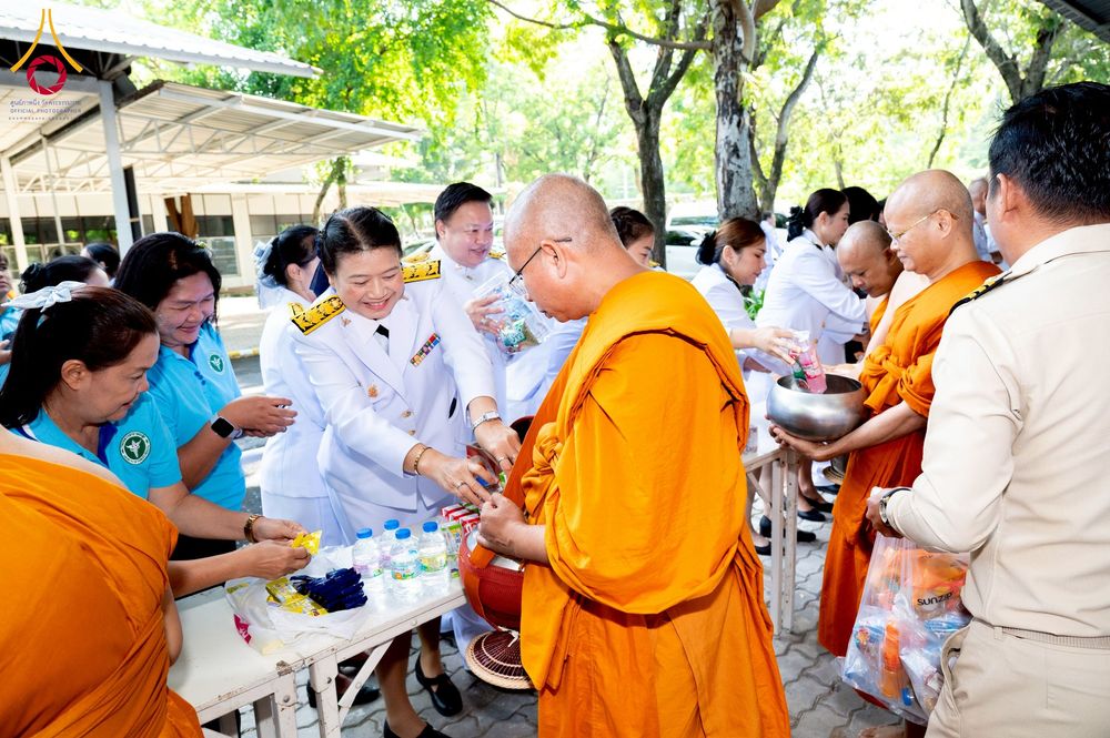 ภาพ No.237660:พิธีเจริญพระพุทธมนต์ ปฏิบัติธรรมเจริญสมาธิภาวนา และทำบุญตักบาตร ถวายพระราชกุศล เนื่องในโอกาสวันเฉลิมพระชนมพรรษา สมเด็จพระนางเจ้าสิริกิติ์ พระบรมราชินีนาถ พระบรมราชชนนีพันปีหลวง วันอังคารที่ 12 สิงหาคม พ.ศ. 2568  ณ อาคารปลูกศรัทธา 2 วัดพระธรรมกาย 