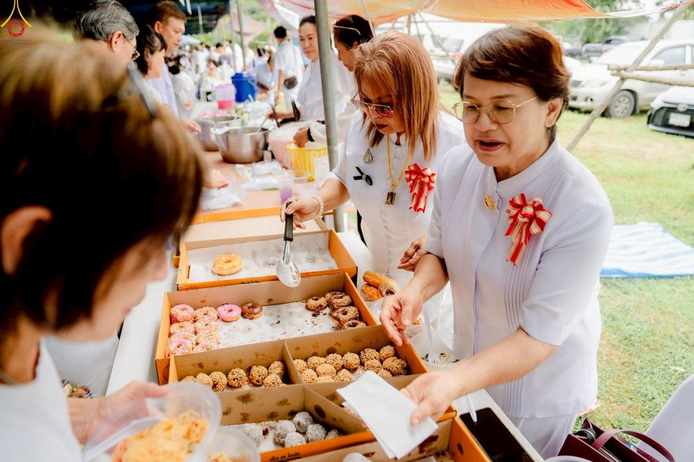 ภาพ No.266851:วันที่ 5 พฤศจิกายน พ.ศ. 2568 พิธีทอดกฐิน ณ อนุสรณ์สถานพระมงคลเทพมุนี  (สด จนฺทสโร) ผู้ค้นพบวิชชาธรรมกาย สถานที่ตั้งมโนปณิธานบวชตลอดชีวิต คลองบางนางแท่น ต.หอมเกร็ด อ.สามพราน จ.นครปฐม