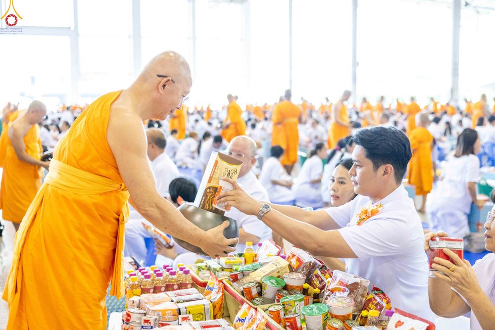 ภาพ No.345410:วันพฤหัสบดีที่ 27 สิงหาคม พ.ศ.2569 พิธีตักบาตรในวันธรรมชัย ณ สภาธรรมกายสากล วัดพระธรรมกาย ปทุมธานี