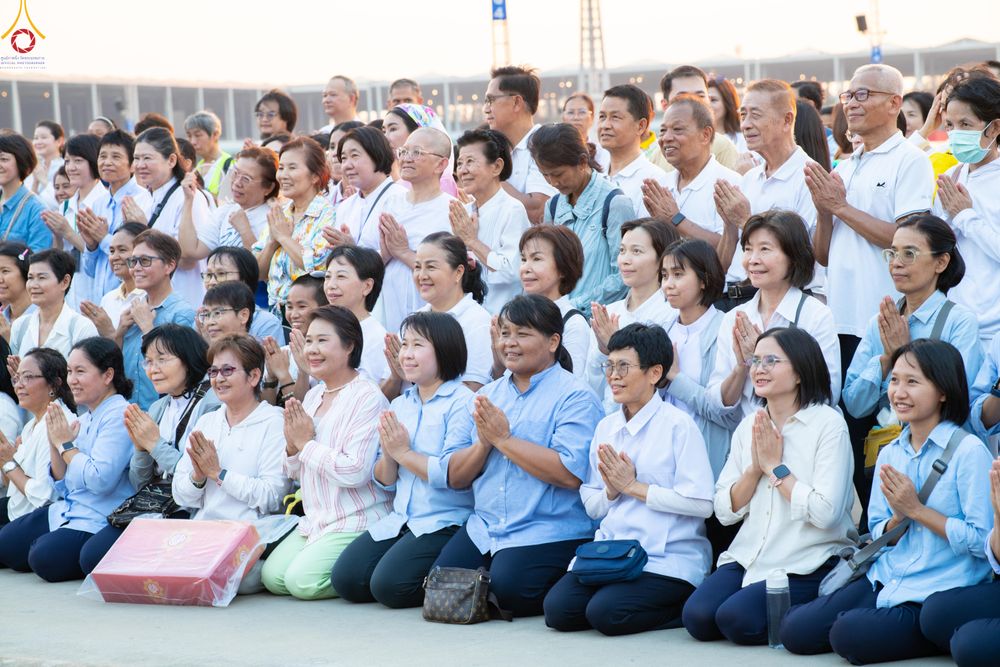 ภาพ No.322648:วันที่ 17 เมษายน พ.ศ.2569 การเรียงกล่องไทยธรรม เรียงน้ำดื่ม เรียงร่ม ณ ลานธรรมพระมหาธรรมกายเจดีย์ เพื่องานถวายมหาสังฆทาน 40,000 กว่าวัดทั่วประเทศ วันคุ้มครองโลก 22 เมษายน พ.ศ.2569 วัดพระธรรมกาย