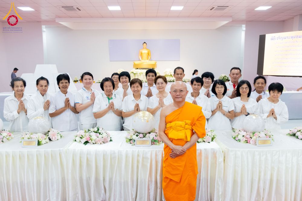 ภาพ No.294305:วันอาทิตย์ที่ 14 ธันวาคม พ.ศ.2568 พิธีเจริญพระพุทธมนต์สมโภชดวงแก้วลูกนิมิตเอก และดวงแก้วนิมิตปฏิบัติธรรม อัญเชิญประดิษฐาน  ณ วัดพระธรรมกายในประเทศสหรัฐอเมริกาและประเทศเยอรมนี 7 แห่ง ณ อาคารปลูกศรัทธา 2 วัดพระธรรมกาย