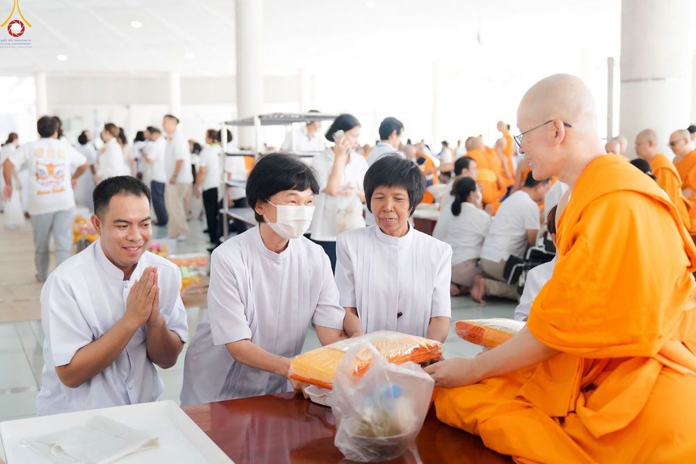 ภาพ No.348286:วันที่ 10 กันยายน พ.ศ.2569 พิธีสวดพระพุทธมนต์ และถวายภัตตาหารเป็นสังฆทาน เนื่องในวันครบ 26 ปี วันคล้ายละสังขาร คุณยายอาจารย์มหารัตนอุบาสิกาจันทร์ ขนนกยูง ณ หอฉันคุณยายอาจารย์ฯ วัดพระธรรมกาย