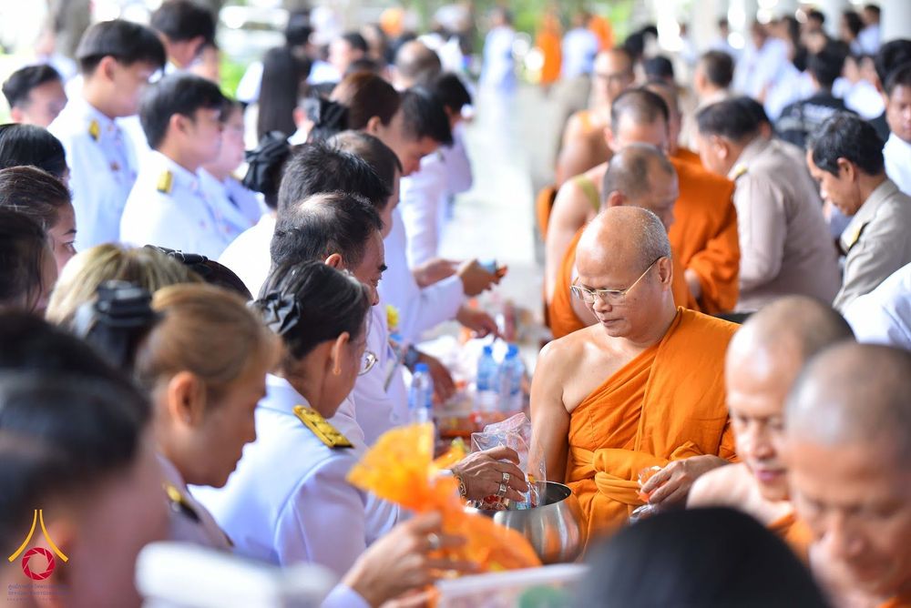 ภาพ No.344305:วันที่ 12 สิงหาคม พ.ศ. 2569  พสกนิกรชาวอำเภอคลองหลวง พร้อมใจร่วมพิธีสวดพระพุทธมนต์และทำบุญตักบาตรถวายพระราชกุศล เนื่องในวันคล้ายวันพระราชสมภพ สมเด็จพระบรมราชชนนีพันปีหลวง และวันแม่แห่งชาติ 12 สิงหาคม 2569