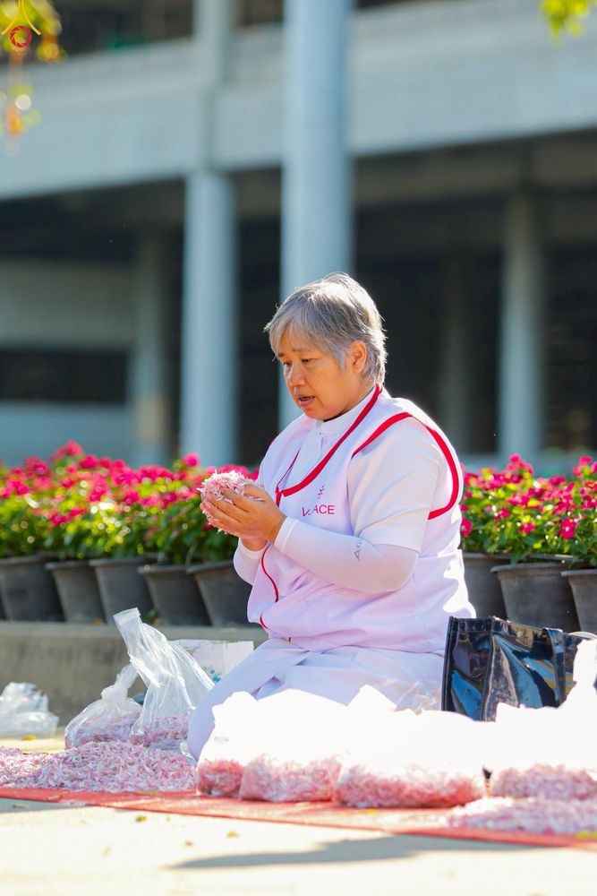 ภาพ No.296098:ภาพเบื้องหลังอาสาสมัครรวมใจ ชุดที่ 1 ในโครงการธรรมยาตรา กตัญญูบูชา มหาปูชนียาจารย์ พระมงคลเทพมุนี(สด จนฺทสโร) พระผู้ปราบมาร อนุสรณ์สถาน 7 แห่ง ปีที่ 14