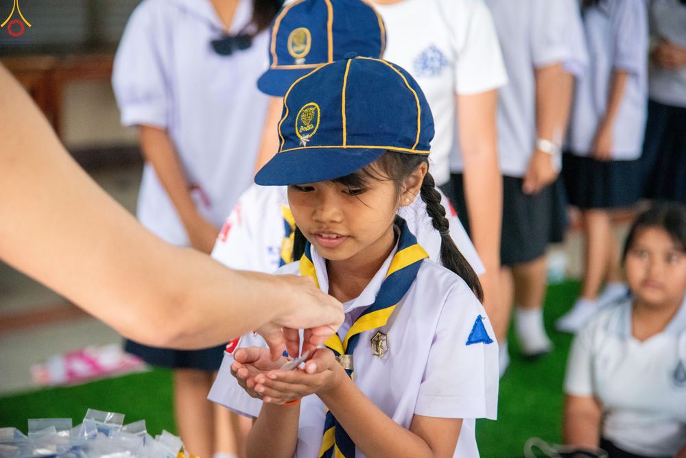 ภาพ No.301315:วันที่ 22 มกราคม พ.ศ. 2569 พิธีทอดผ้าป่าทำนุบำรุงศาสนสถาน ณ วัดใหม่พิบูลย์ผล อ.สองพี่น้อง จ.สุพรรณบุรี ในโครงการธรรมยาตรา กตัญญูบูชา มหาปูชนียาจารย์ พระมงคลเทพมุนี(สด จนฺทสโร) พระผู้ปราบมาร อนุสรณ์สถาน 7 แห่ง ปีที่ 14