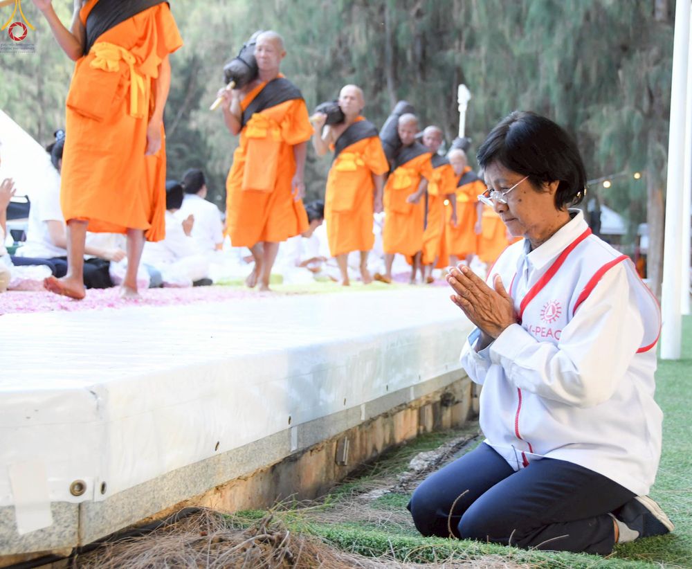 ภาพ No.296362:ภาพเบื้องหลังอาสาสมัครรวมใจ ชุดที่ 2 ในโครงการธรรมยาตรา กตัญญูบูชา มหาปูชนียาจารย์ พระมงคลเทพมุนี(สด จนฺทสโร) พระผู้ปราบมาร อนุสรณ์สถาน 7 แห่ง ปีที่ 14