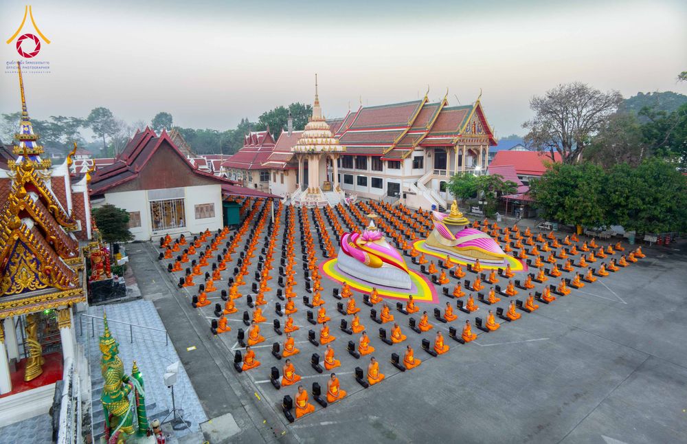 ภาพ No.297288:วันที่ 15 มกราคม พ.ศ.2569 พระธรรมยาตราปฏิบัติธรรมและถ่ายภาพหมู่ประวัติศาสตร์ อนุสรณ์สถานลำดับที่ 4 สถานที่เกิดด้วยกายธรรม  ณ วัดโบสถ์บน ต.บางคูเวียง จ.นนทบุรี ในโครงการธรรมยาตรา กตัญญูบูชา มหาปูชนียาจารย์ พระมงคลเทพมุนี(สด จนฺทสโร) พระผู้ปราบมาร อนุสรณ์ส