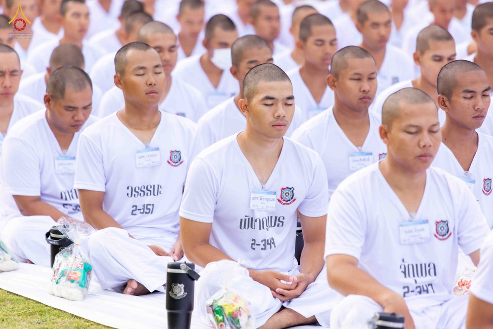 ภาพ No.340968:วันที่ 26 กรกฎาคม พ.ศ. 2569 โครงการพัฒนาคุณธรรม จริยธรรม สำหรับนักเรียนนายสิบตำรวจ (นสต.) รุ่นที่ 17 ศูนย์ฝึกอบรมตำรวจภูธรภาค 1 ได้จัดกิจกรรม ตักบาตรเพื่อน้อมอุทิศถวายเพื่อเป็นพระราชกุศลฯ  และปฏิบัติธรรม ติวธรรมมะ ณ ศูนย์ปฏิบัติธรรมเวิล์ดพีช วัลเล่ย์ (Wo