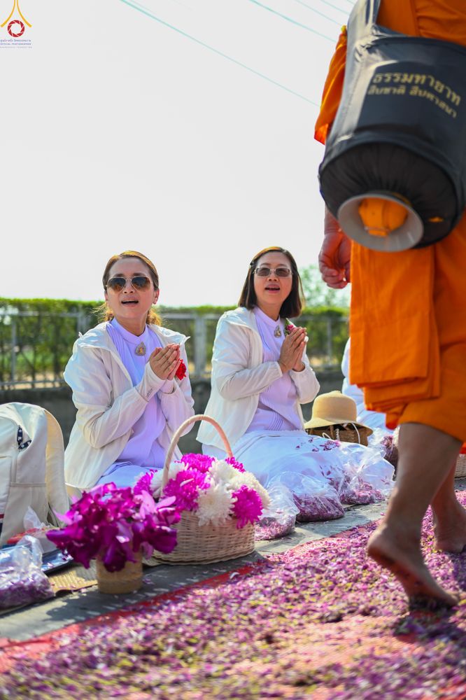 ภาพ No.299431:วันที่ 18 มกราคม พ.ศ. 2569 พิธีต้อนรับพระธรรมยาตรา ณ อนุสรณ์สถานลำดับที่ 5 สถานที่เผยแผ่วิชชาธรรมกายครั้งแรก อนุสรณ์สถานบางปลา วัดบางปลา อำเภอบางเลน จังหวัดนครปฐม ในโครงการธรรมยาตรา กตัญญูบูชา มหาปูชนียาจารย์ พระมงคลเทพมุนี(สด จนฺทสโร) พระผู้ปราบมาร อนุส