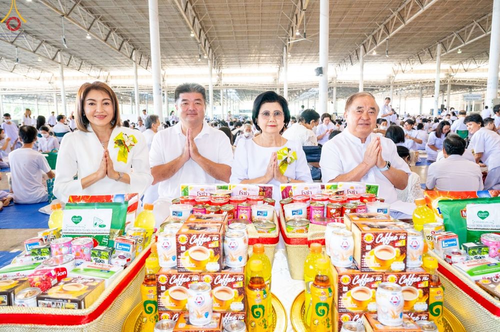 ภาพ No.86808:พิธีตักบาตร , พิธีบูชาข้าวพระ , พิธีจุดเทียนใจ ไฟนิรันดร์ อนันตชัย ในวันอาทิตย์ต้นเดือน 3 กันยายน พ.ศ. 2566 ณ วัดพระธรรมกาย