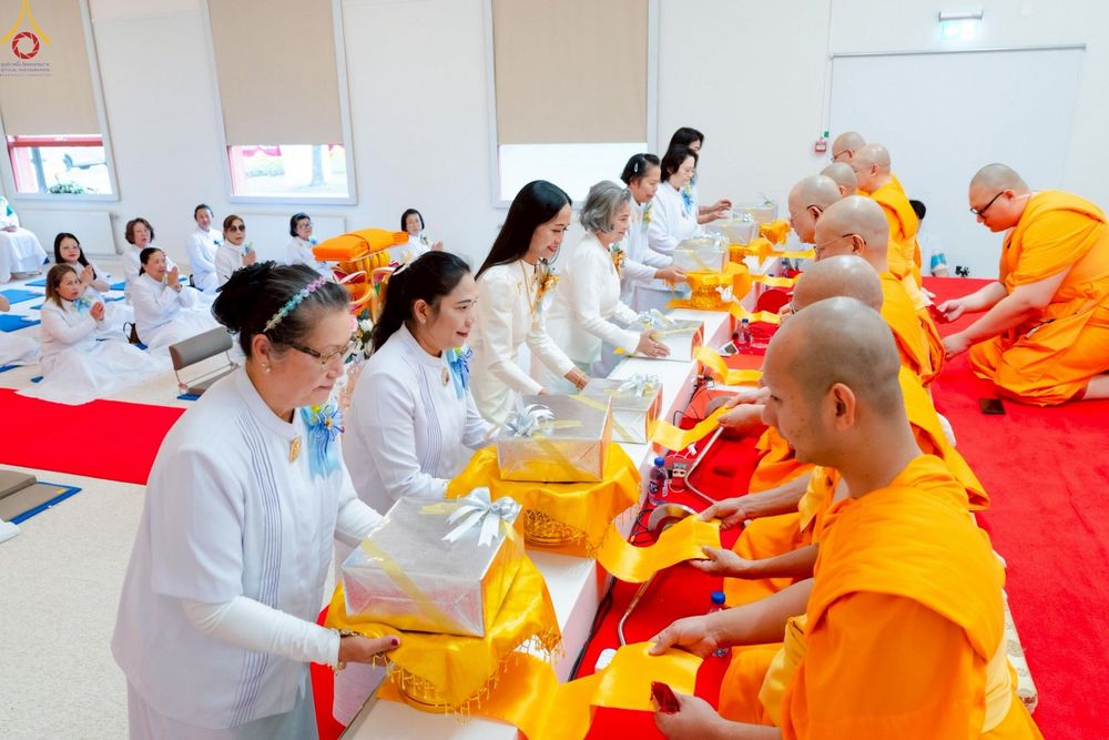 ภาพ No.260605:วันอาทิตย์ที่ 19 ตุลาคม พ.ศ. 2568 พิธีทอดกฐิน วัดพระธรรมกายสตอกโฮล์ม ประเทศสวีเดน 