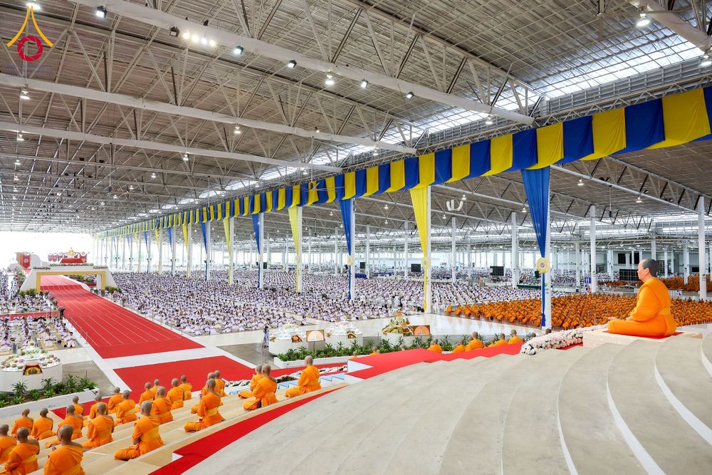 ภาพ No.264276:วันอาทิตย์ที่ 2 พฤศจิกายน พ.ศ. 2568 พิธีบูชาข้าวพระ ณ สภาธรรมกายสากล วัดพระธรรมกาย
