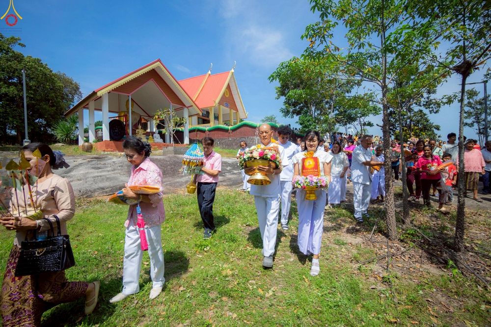 ภาพ No.262102:วันที่ 21 ตุลาคม พ.ศ. 2568 พิธีทอดกฐินสามัคคีทั่วไทย 30,000 วัด โดยคณะศิษยานุศิษย์ บูชาธรรม 81 ปี หลวงพ่อธัมมชโย ณ วัดเขากำแพง อ.เทพสถิต จ.ชัยภูมิ